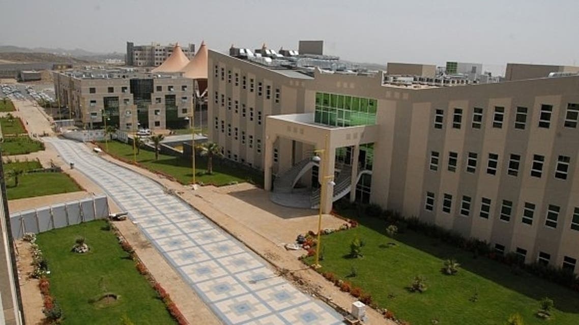 بسبب حالة الطقس.. جامعة الملك خالد تحول الدراسة عن بُعد في أبها وخميس مشيط