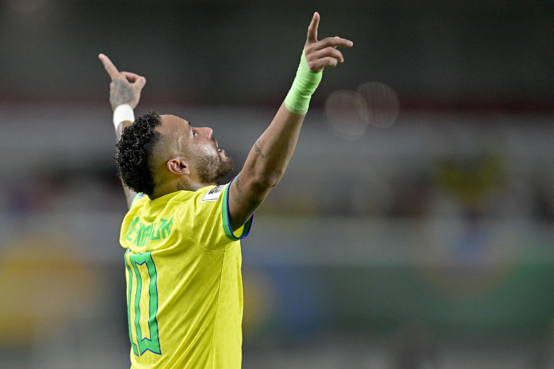 نيمار يعلن اعتزال اللعب الدولي بعد وداع البرازيل