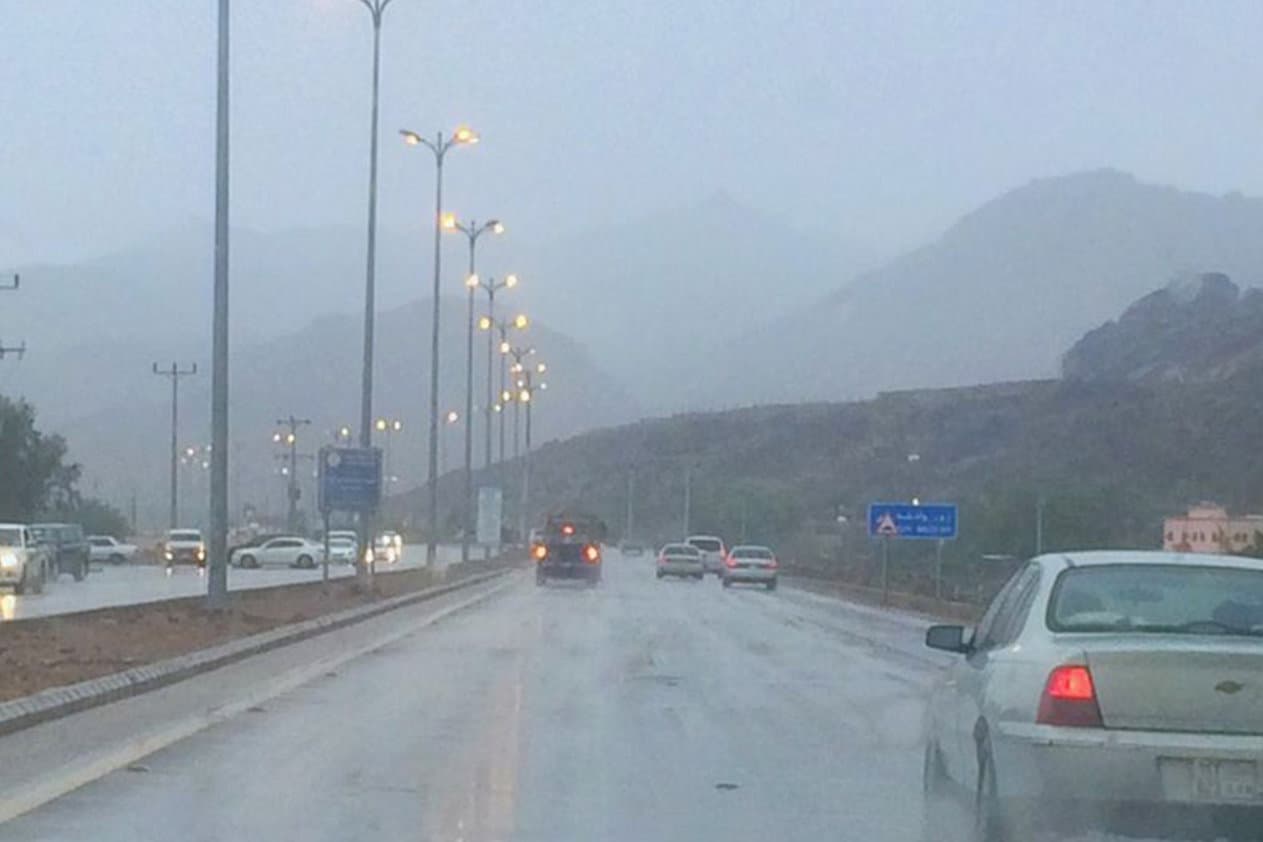 أمطار رعدية ورياح نشطة تضرب عدة مناطق