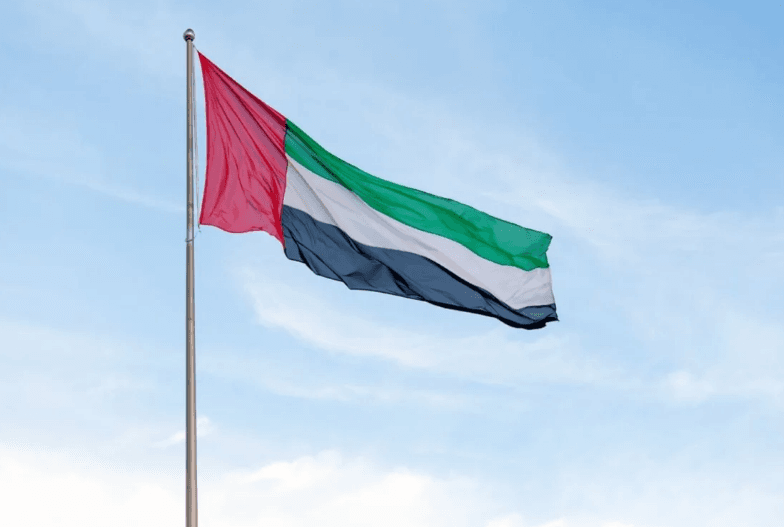 الإمارات تدين الهجمات العدوانية على منشآت بترولية بالمملكة