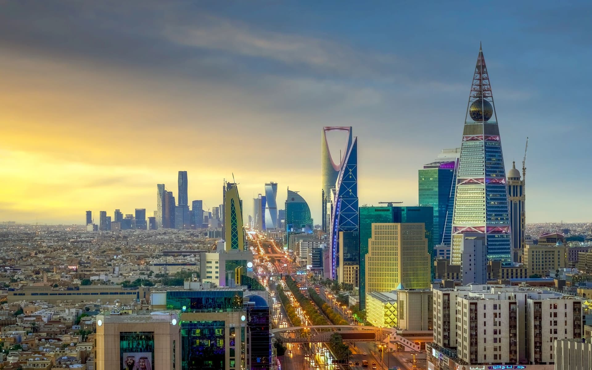 رياح هرمز لا توقف النمو.. القطاع الخاص غير النفطي يستعيد زخمه رغم التحديات