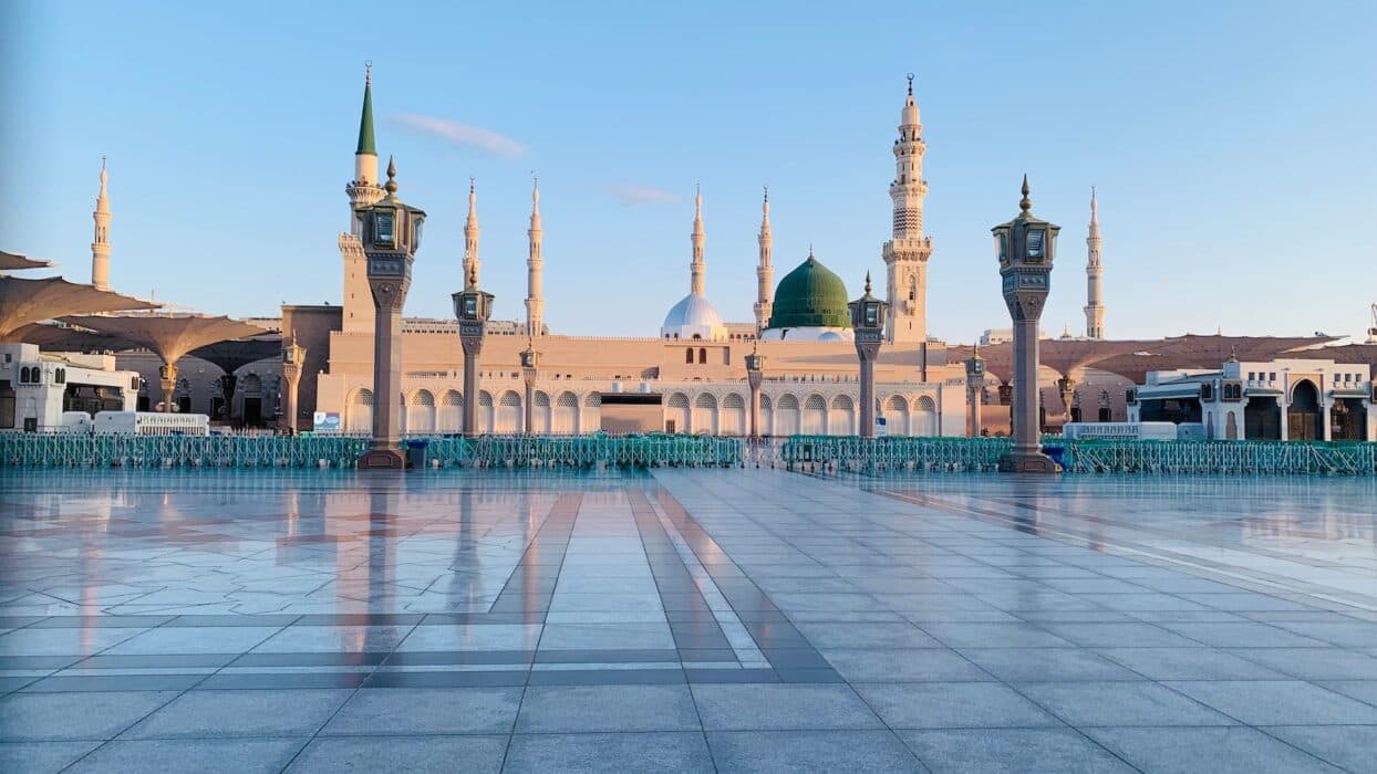 بـ10 لغات عالمية.. خدمات ترجمة وإرشاد تعزز تجربة زائري المسجد النبوي