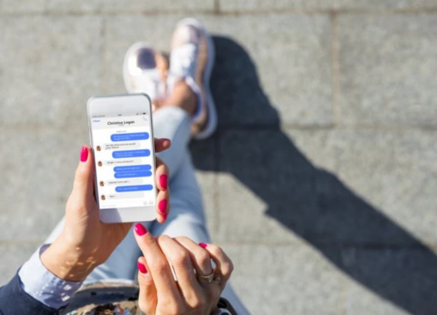 ضجيج رقمي وصمت بشري.. التكنولوجيا تبتلع 28% من كلماتنا اليومية