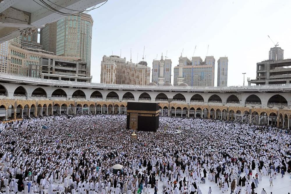 يوم النحر.. الحجاج ينتقلون بين الجمرات والطواف في رحلة إيمانية متكاملة