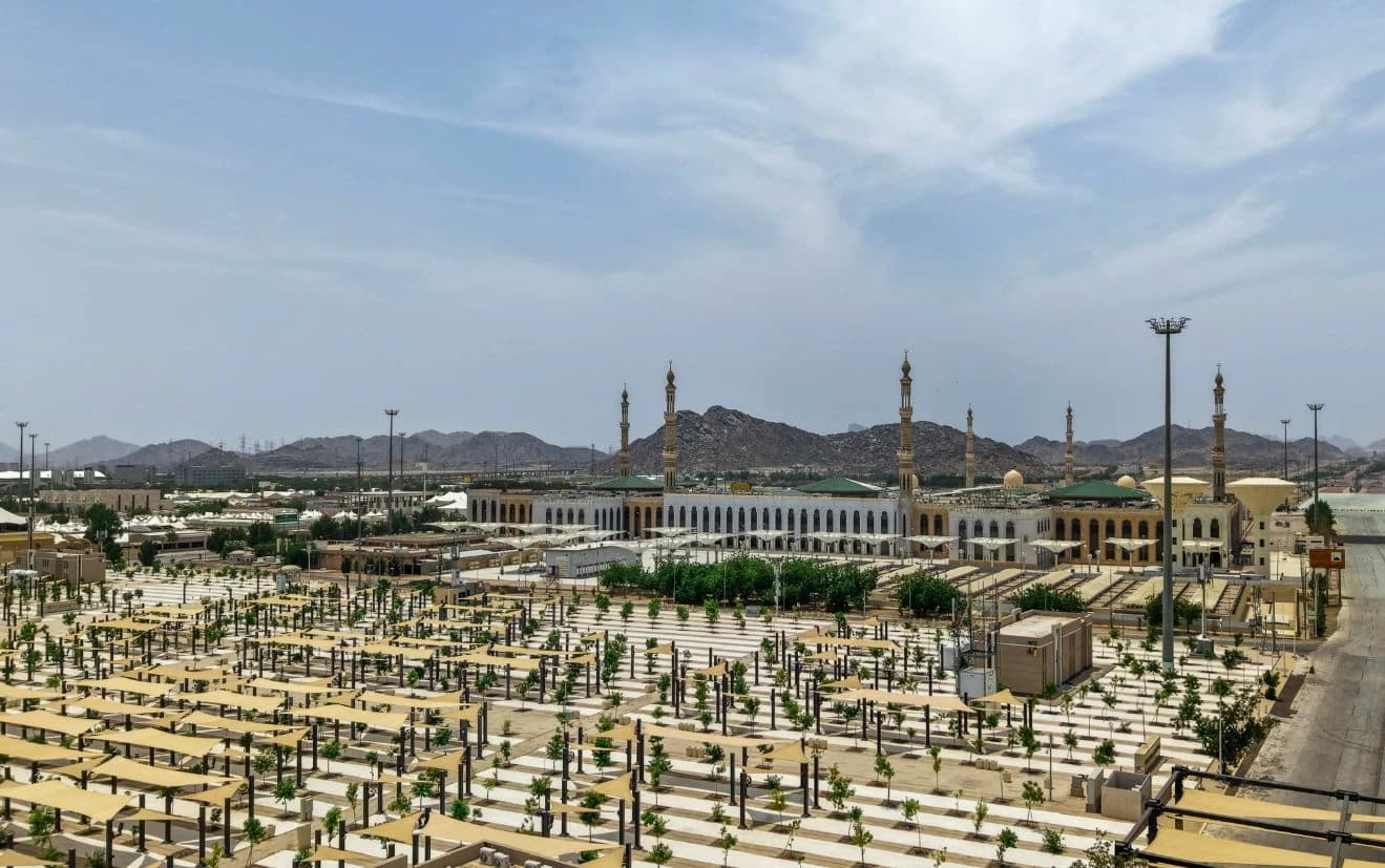 للاستماع إلى خطبة عرفة.. مسجد نَمِرة يحتضن ضيوف الرحمن في يوم الحج الأكبر