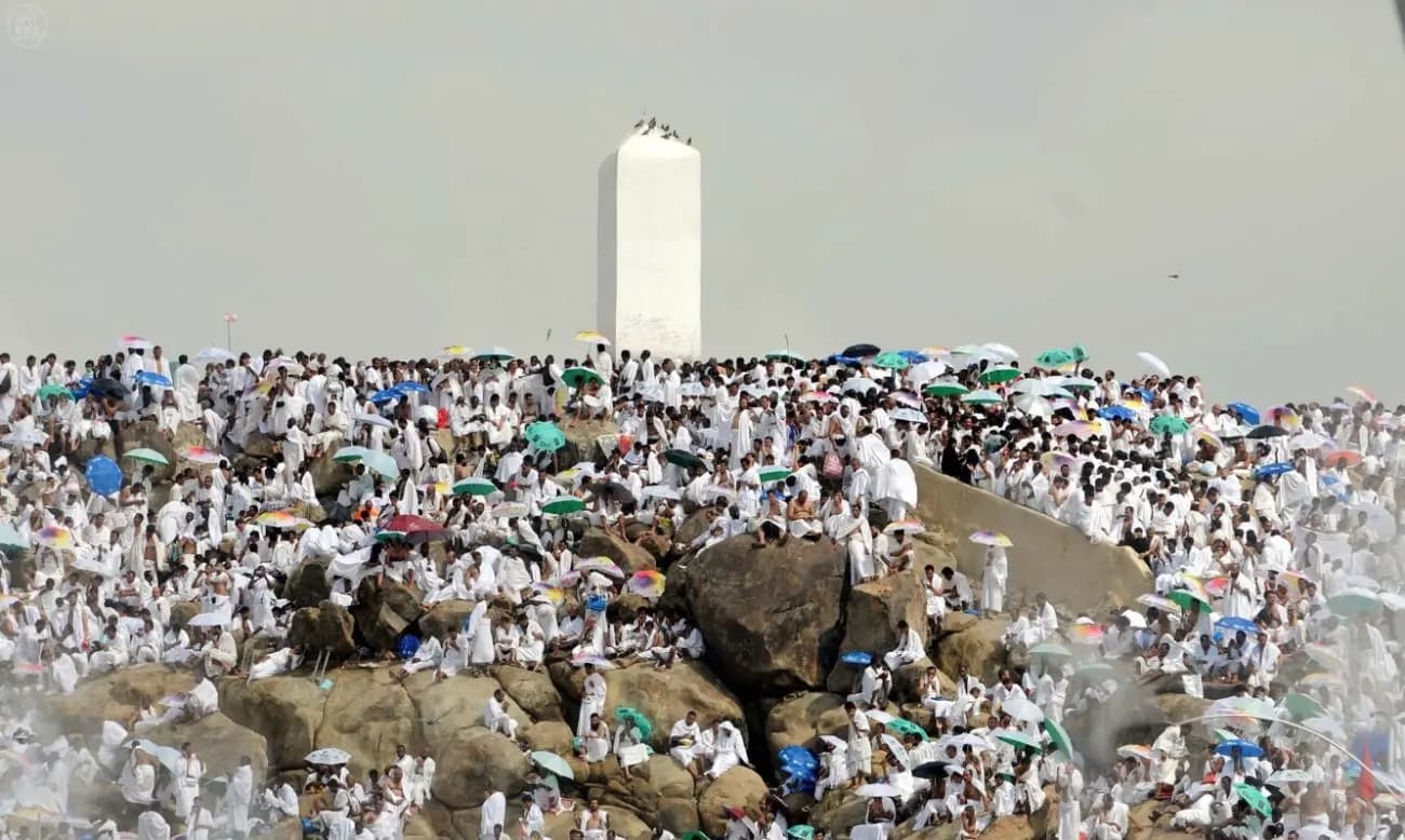 جبل الرحمة.. شاهد يوم عرفة ومهوى أفئدة الحجاج