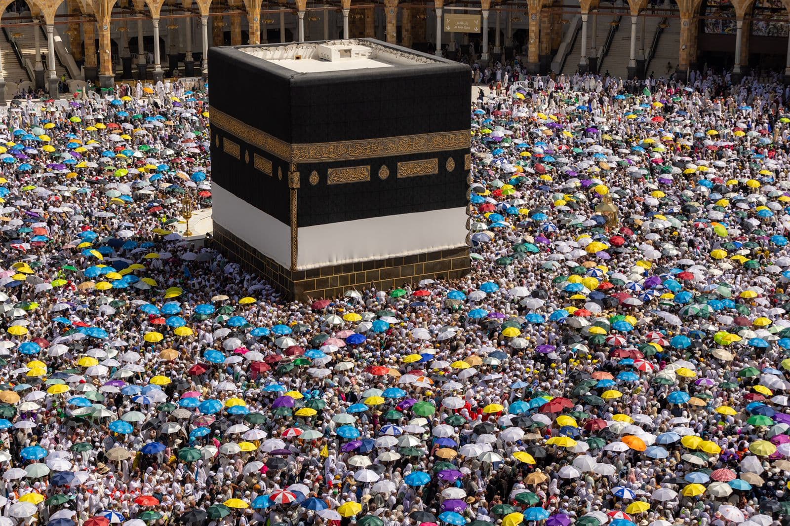 قادة الكويت والبحرين وعمان يهنؤون المملكة بنجاح موسم الحج