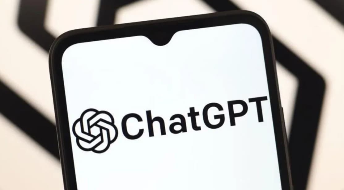 يتذكر كل شيء تلقائيًا.. كيف سيتحول ChatGPT بعد أكبر تحديث للذاكرة؟