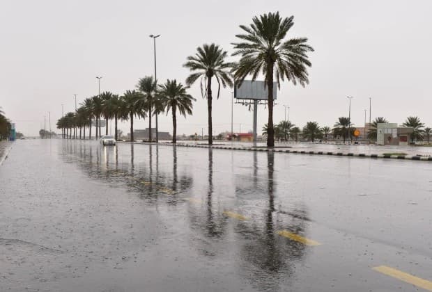 الطقس اليوم.. أمطار رعدية وسيول ورياح مثيرة للأتربة في عدة مناطق