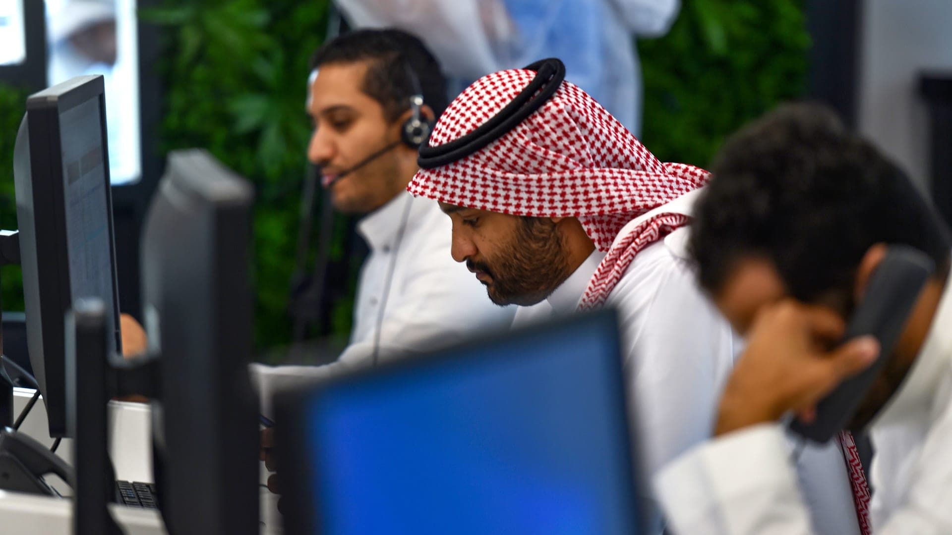 تشمل 46 مهنة.. تفاصيل قرار توطين المهن الهندسية
