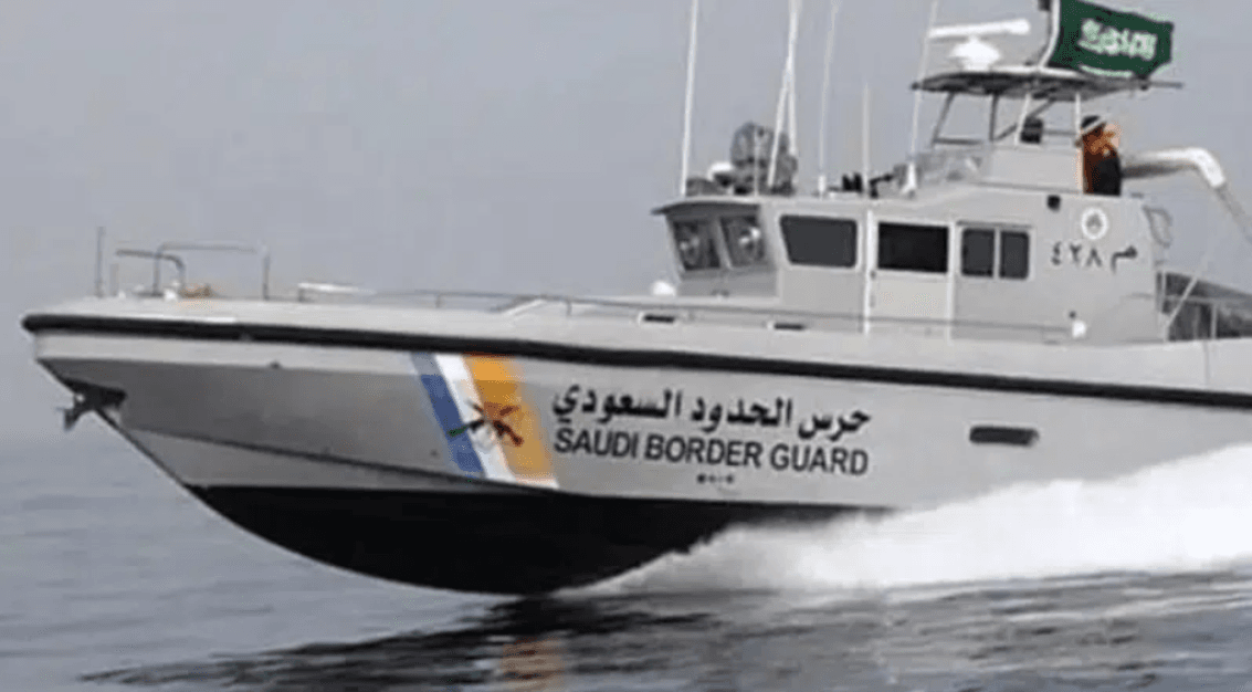 حرس الحدود بالمدينة المنورة ينقذ مواطنين تعطلت واسطتهما البحرية