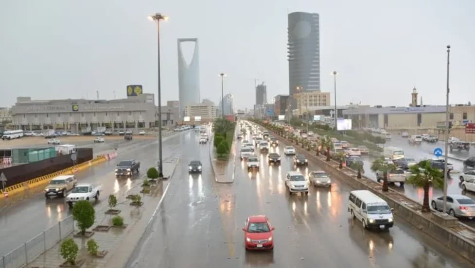 حالة الطقس.. أمطار رعدية وزخات برد ورياح مثيرة للأتربة في عدة مناطق