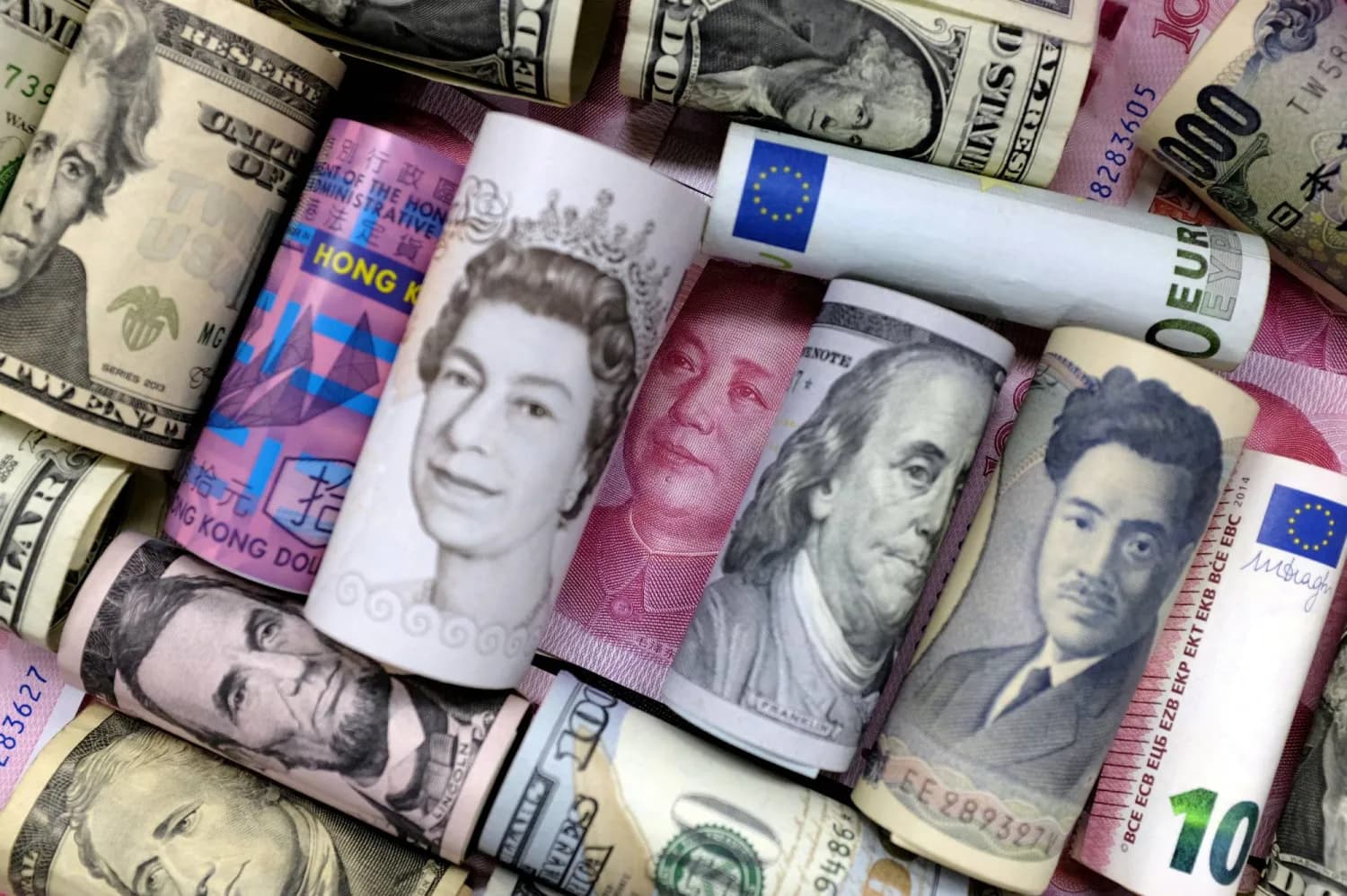 الين يقفز لأعلى مستوى في ثلاثة أشهر والدولار يستقر وسط ترقب الأسواق