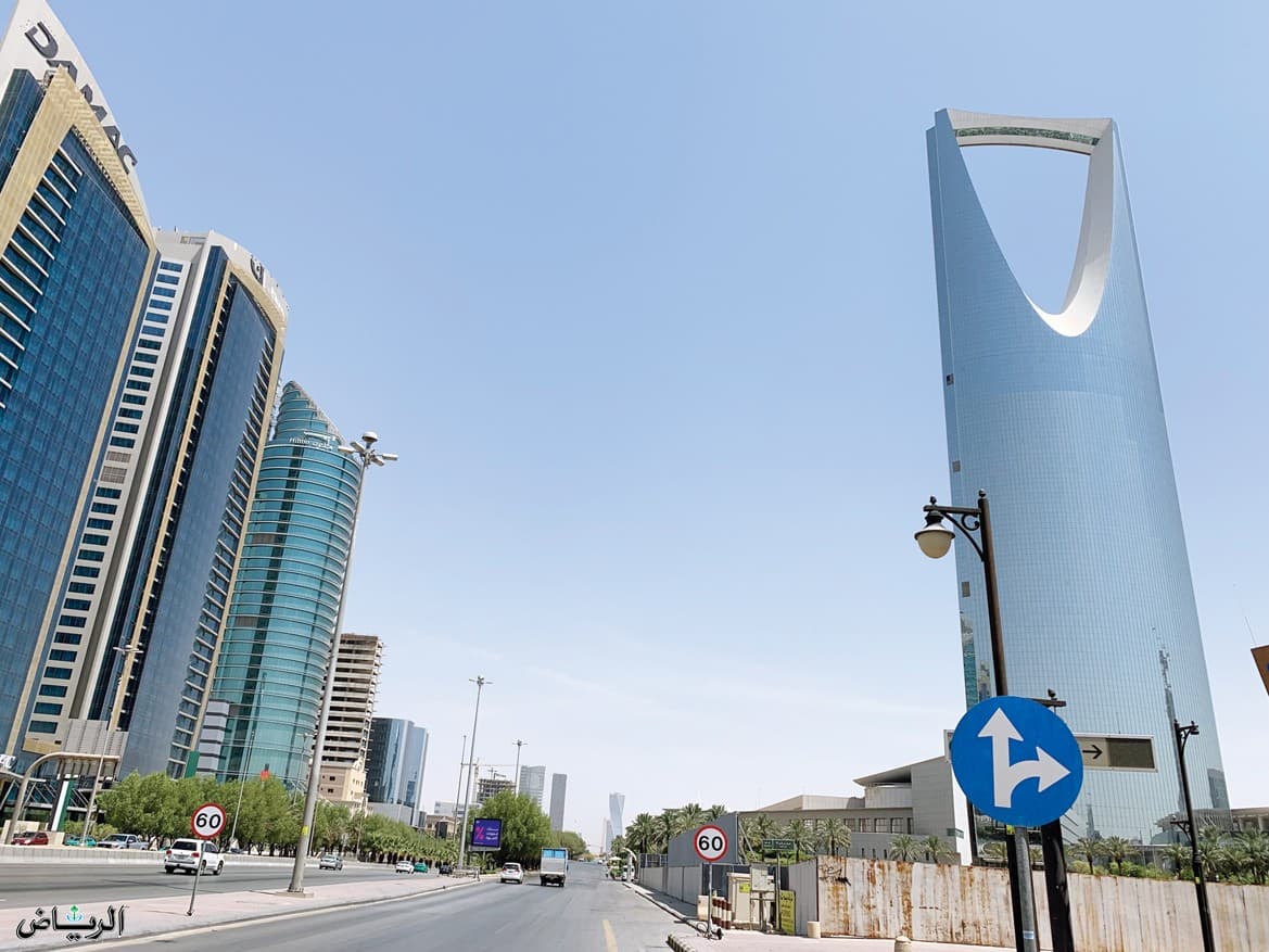 الحرارة تلامس 48 مئوية.. موجة حارة تضرب أجزاء من الرياض
