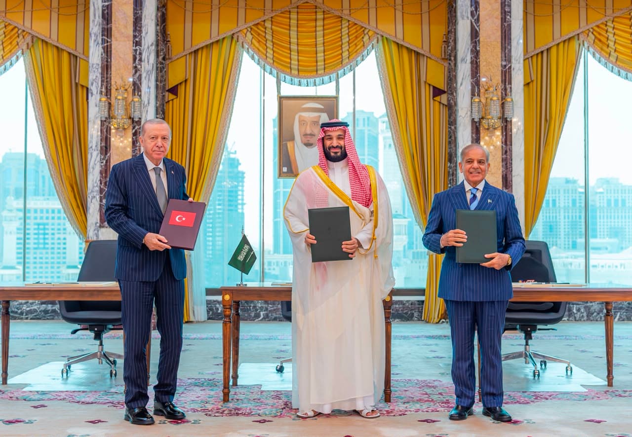 ترحيب عربي وإسلامي واسع باتفاقية مكة للدفاع المشترك.. دعم للأمن الإقليمي وتعزيز لمنظومة الردع