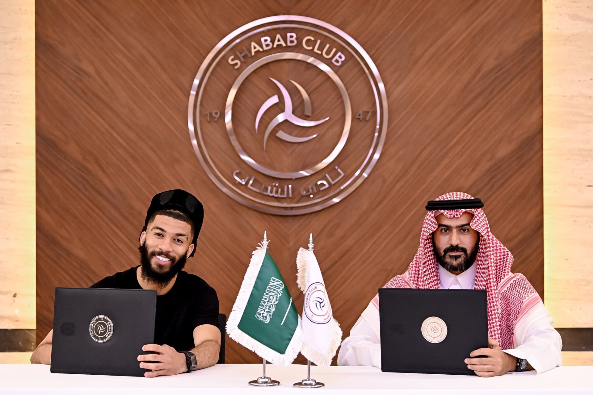 العبود يودع الاتحاد بعد انتقاله للشباب