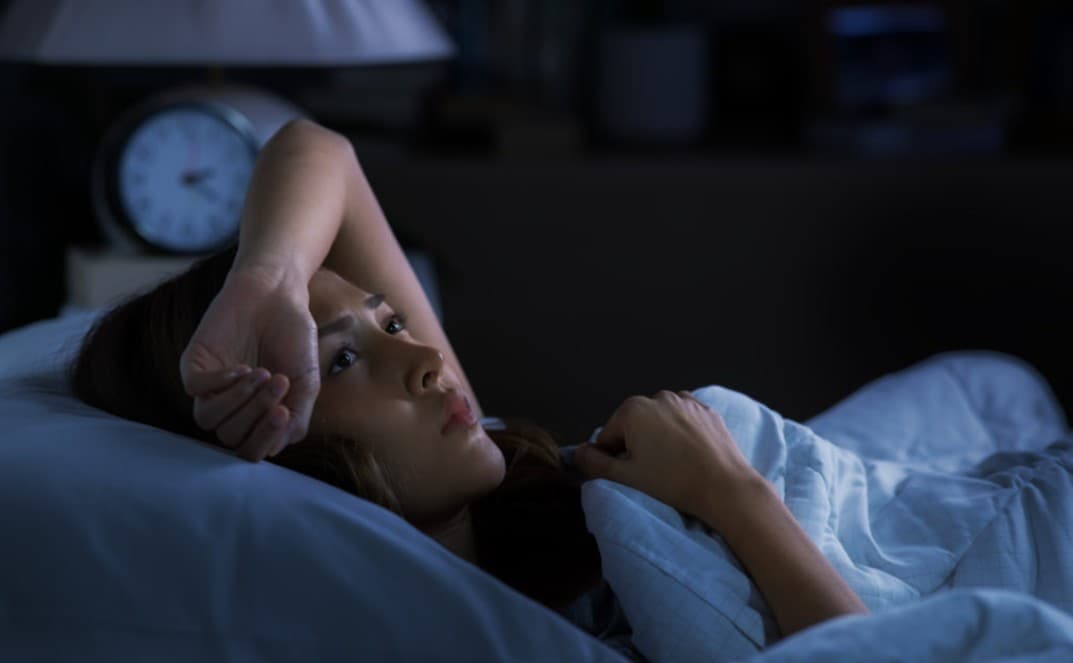 عشاق السهر أكثر عرضة للقلق والاكتئاب.. دراسة تكشف مخاطر «النمط الليلي»