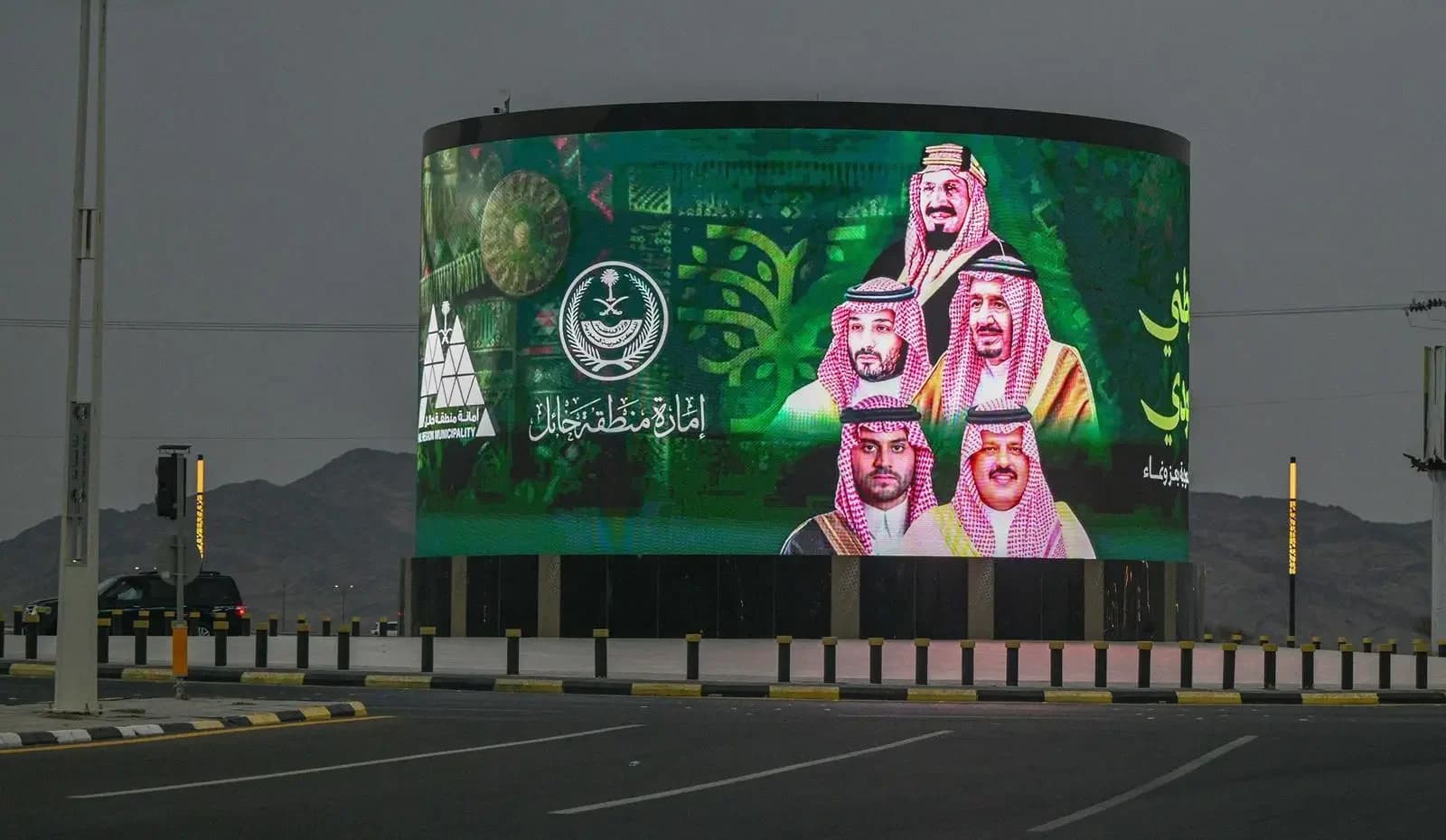حائل تحتفي باليوم الوطني.. الأخضر يكسو الشوارع والميادين