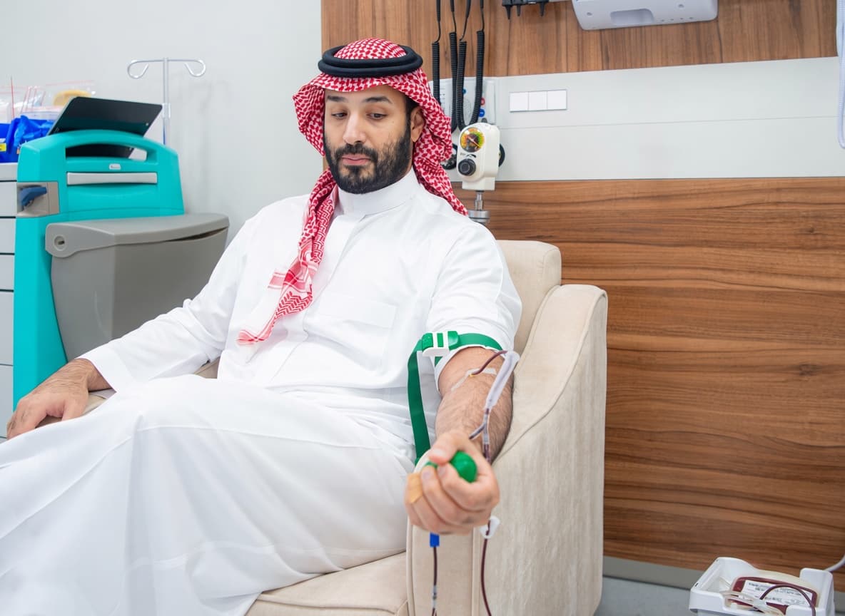 تجسيدًا لقيادة ملهمة.. ولي العهد يتبرع بالدم مدشنًا الحملة الوطنية للتبرع بالدم لعام 2026